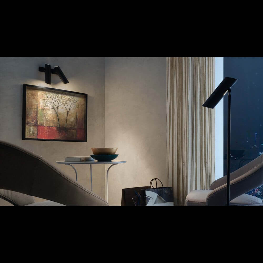 Wandlampe 2-flammig LINK Schwarz in modernem Wohnbereich mit Kunstwerk und stilvollen Möbeln.