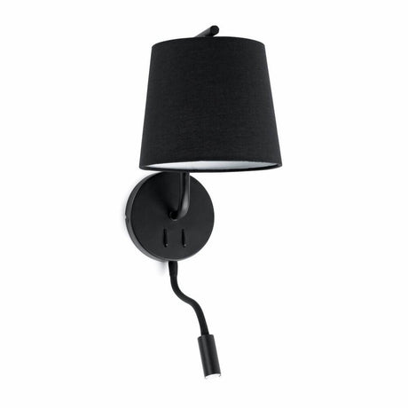 Vegglampe BERNI med LED-leselys sort montert på veggen, elegant design i sort for stueområdet.