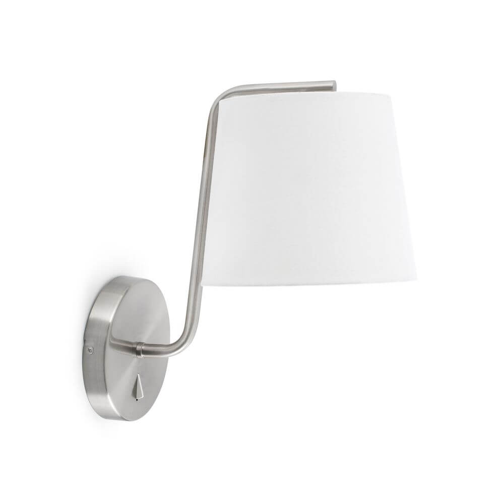 Wandleuchte BERNI Nickel-Satin, Weiß mit modernem Design und schickem, weißen Lampenschirm.
