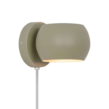 Applique murale Belir de forme ronde avec abat-jour orientable pour un éclairage agréable au-dessus d’un plan de cuisine ou d’un canapé.