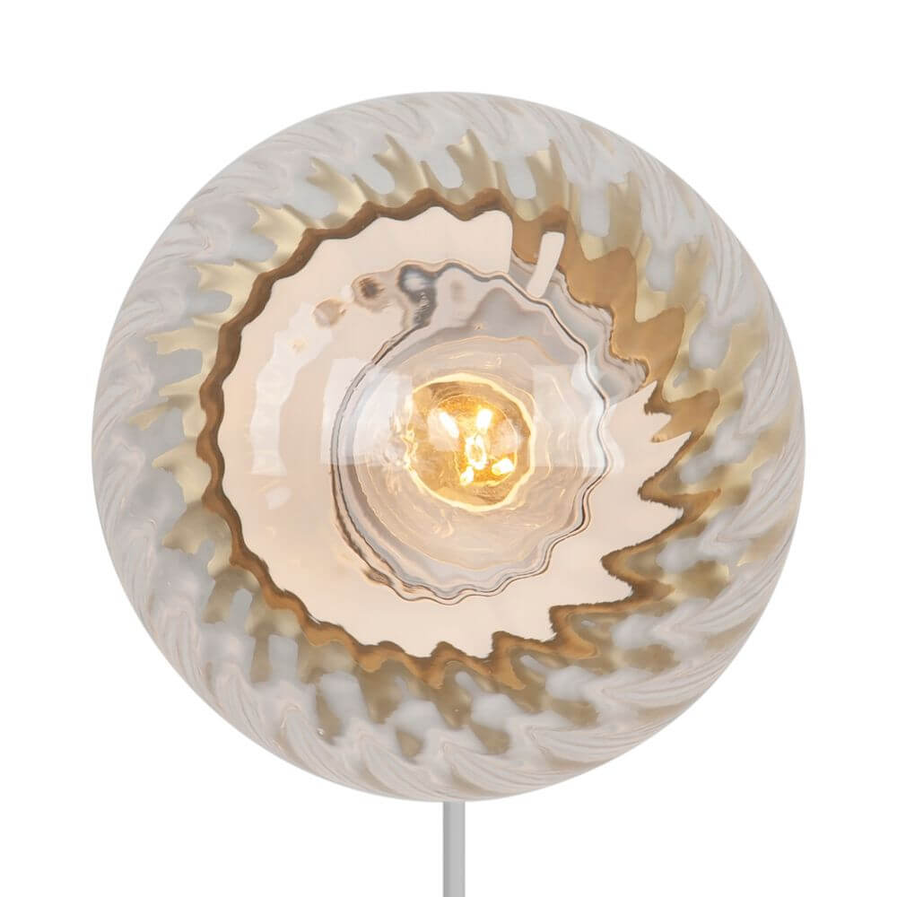 Wandleuchte Chisell mit kunstvollem, mundgeblasenem Glas und Lichtreflexionen im Art-déco-Stil.