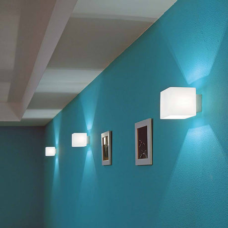 Casablanca Wandleuchte Cube mattweißes Opalglas kubische Wandlampe mit geometrischem Lichtbild