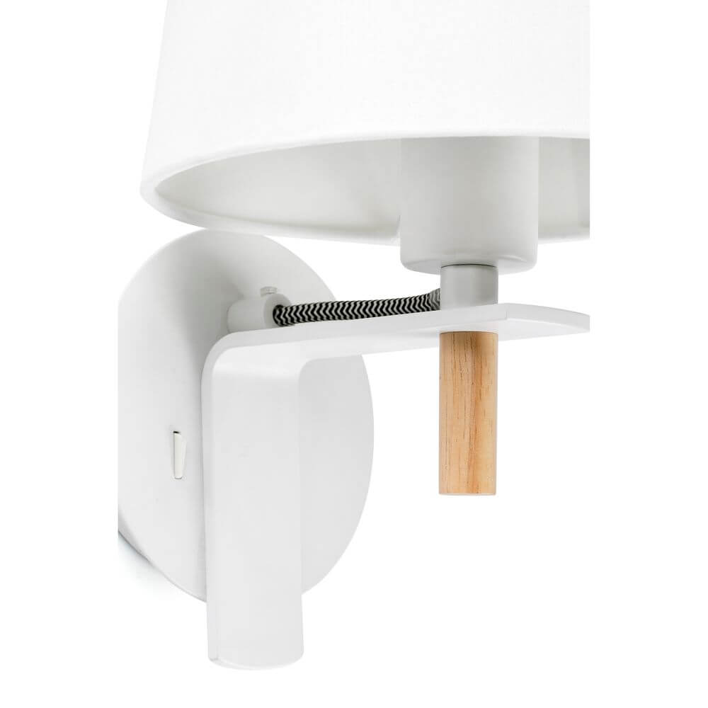 Wandleuchte FUSTA Weiß, Braun mit modernem Design und Holzdetails für stilvolle Beleuchtung.