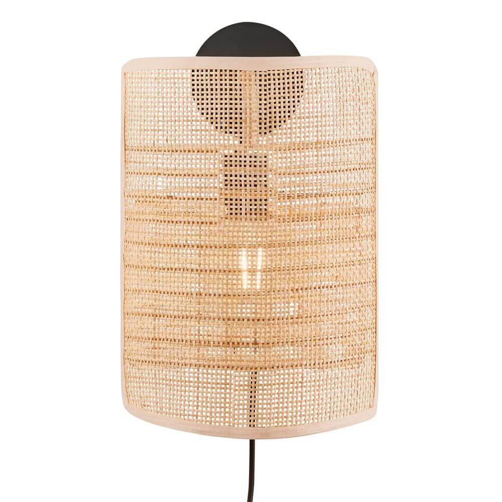 Wandleuchte Jaffna aus Rattan mit modernem Design, ideal für stimmungsvolle Beleuchtung deiner Wände.
