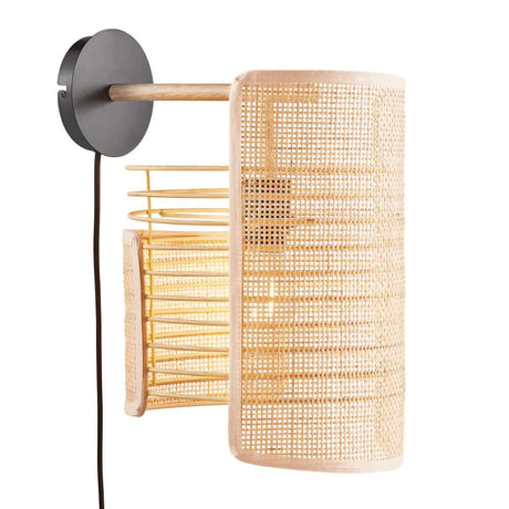 Wandleuchte Jaffna aus Rattan und Holz, moderne Wandlampe mit natürlichem Design
