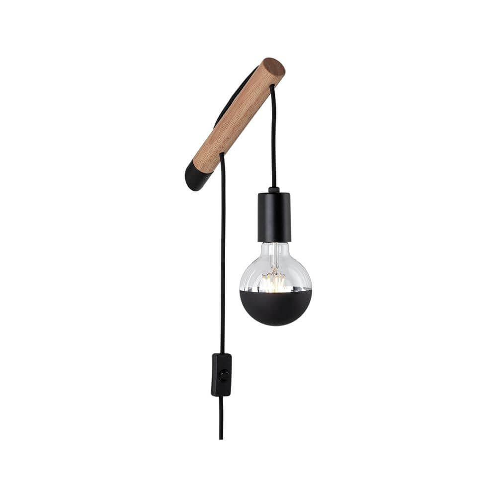 Wandleuchte Kian in Schwarz mit Holzelement für stilvolle Innenraumbeleuchtung.