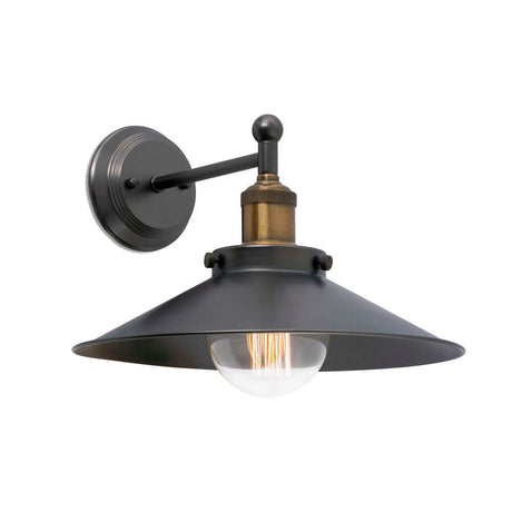 Wandleuchte MARLIN Goldfarben, Schwarz an einer Wand montiert mit elegantem Design und klarer Glaskugel.