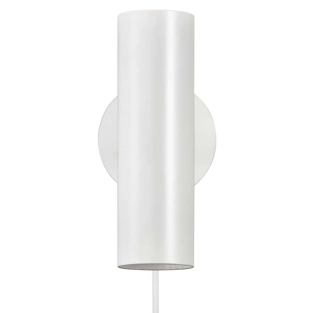 Wandleuchte MIB 6 im skandinavischen Design mit schwenkbarem Leuchtenkopf und einfacher, schlanker Optik.