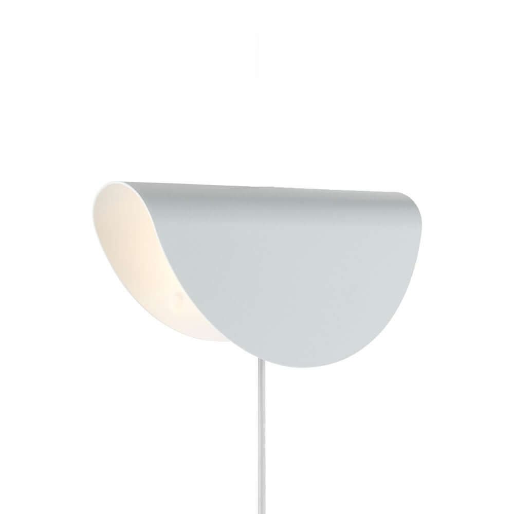 Wandleuchte Model 2110 in klassischem Retro-Stil mit bogenförmiger Form und indirektem Licht.