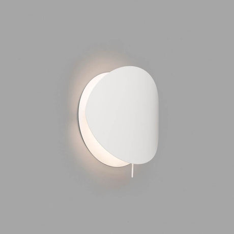Wandleuchte OVO-P Weiß in modernem Design, ideal für stilvolle Innenräume.