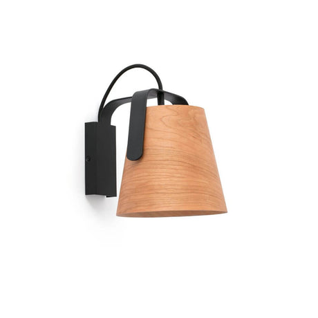 Wandleuchte STOOD Schwarz, Braun mit modernem Holzlampenschirm und schwarzem Gestell.