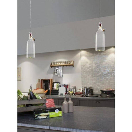LED-hengelampe Cork i et moderne kjøkken med design i glassflaskestil, elegant og funksjonell, ideell for stilfull belysning.