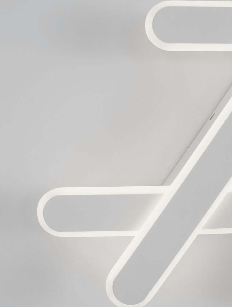 Alt Tag: Willow LED Deckenleuchte 39cm 4-flammig 3000K moderne weiße Deckenlampe mit überkreuzten opalen Acrylleisten und warmweißem LED-Licht