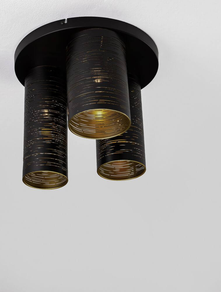 Zane Deckenleuchte Schwarz, Gold mit drei zylindrischen Schirmen aus Metall in Schwarz und Gold.