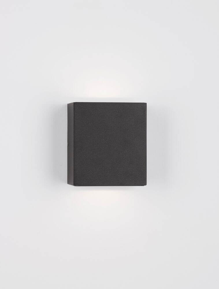 Zaro LED Außenwandleuchte 3000K Anthrazit IP65 mit minimalistischen Design und anthrazitfarbener Oberfläche.