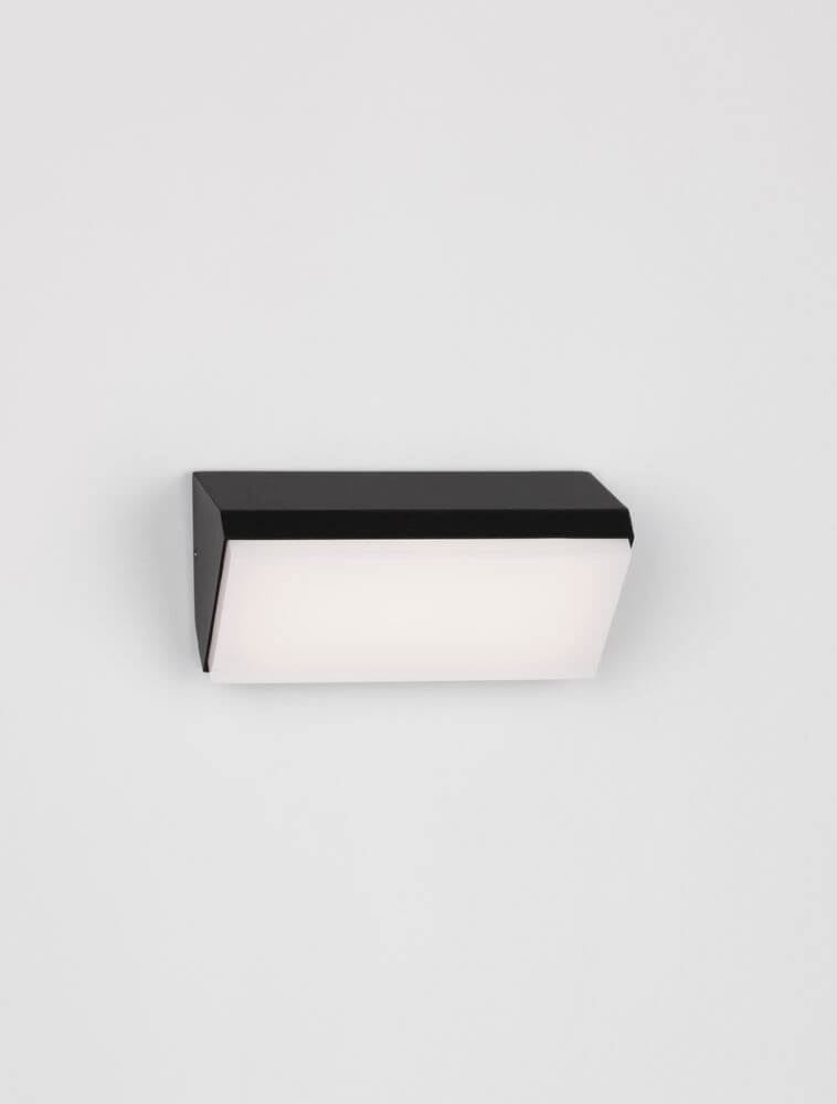 Zenon LED Außenwandleuchte 3000K Anthrazit IP65 an einer Wand montiert, modernes Design.