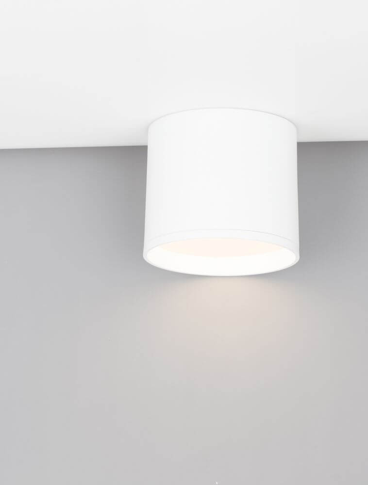 Ziaza LED Deckenleuchte Ø 10cm 3000K in modernem Design an der Decke montiert.