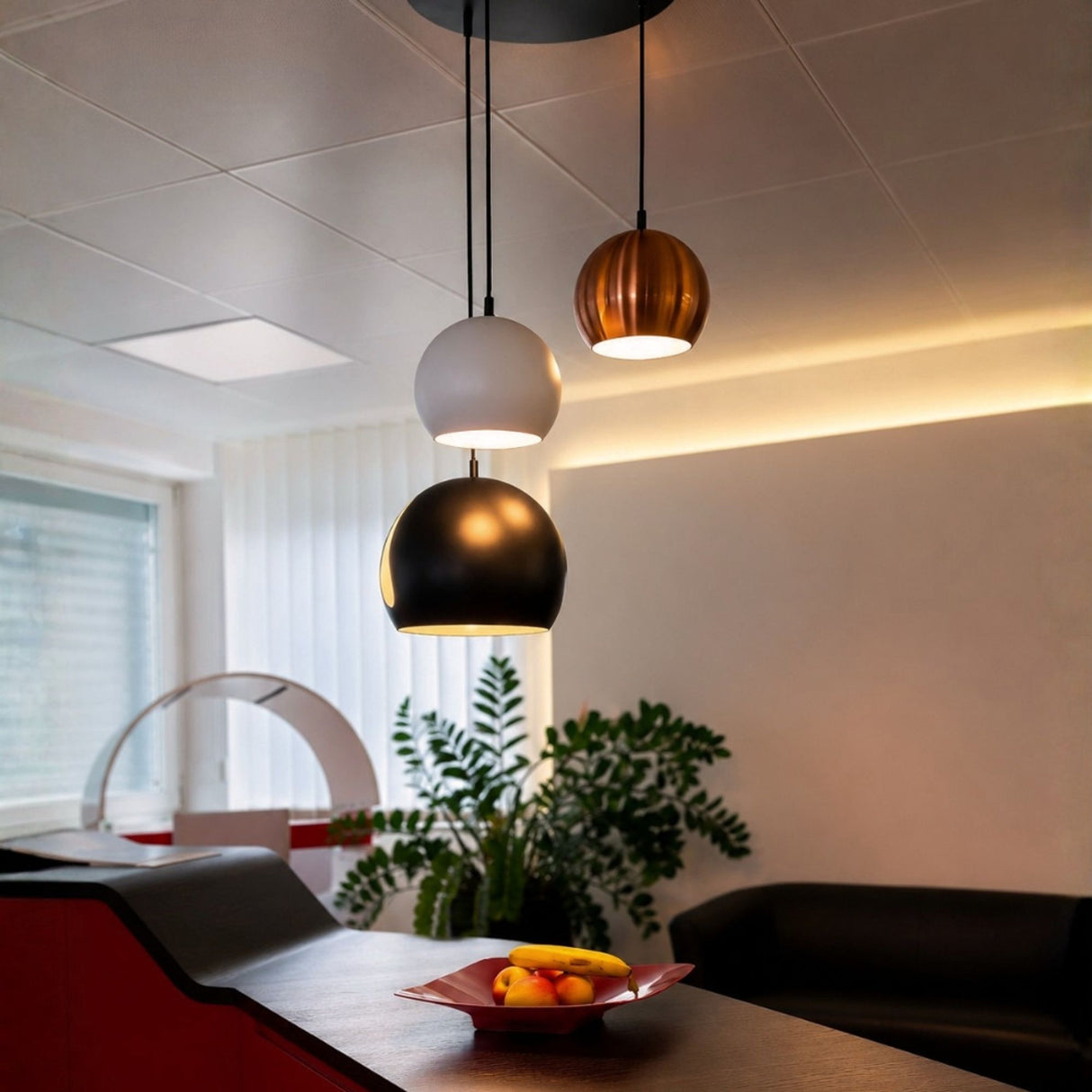 s.luce Ball Metall Pendelleuchte mit drehbarem tauschbaren Schirm