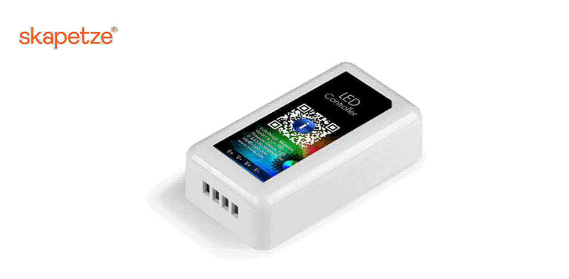 LED Controller von Skapetze, weißes Gehäuse mit QR-Code und buntem Display für Lichtsteuerung.