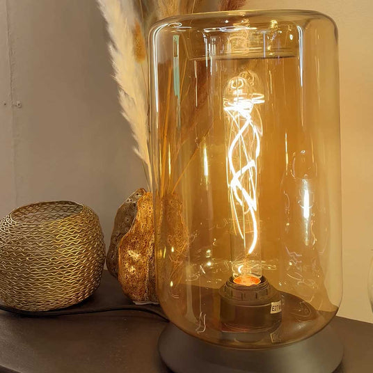 Moderne Luce Tischlampe mit gläsernem Gehäuse und spiralförmiger Glühbirne, ideal für stilvolle Wohnräume.
