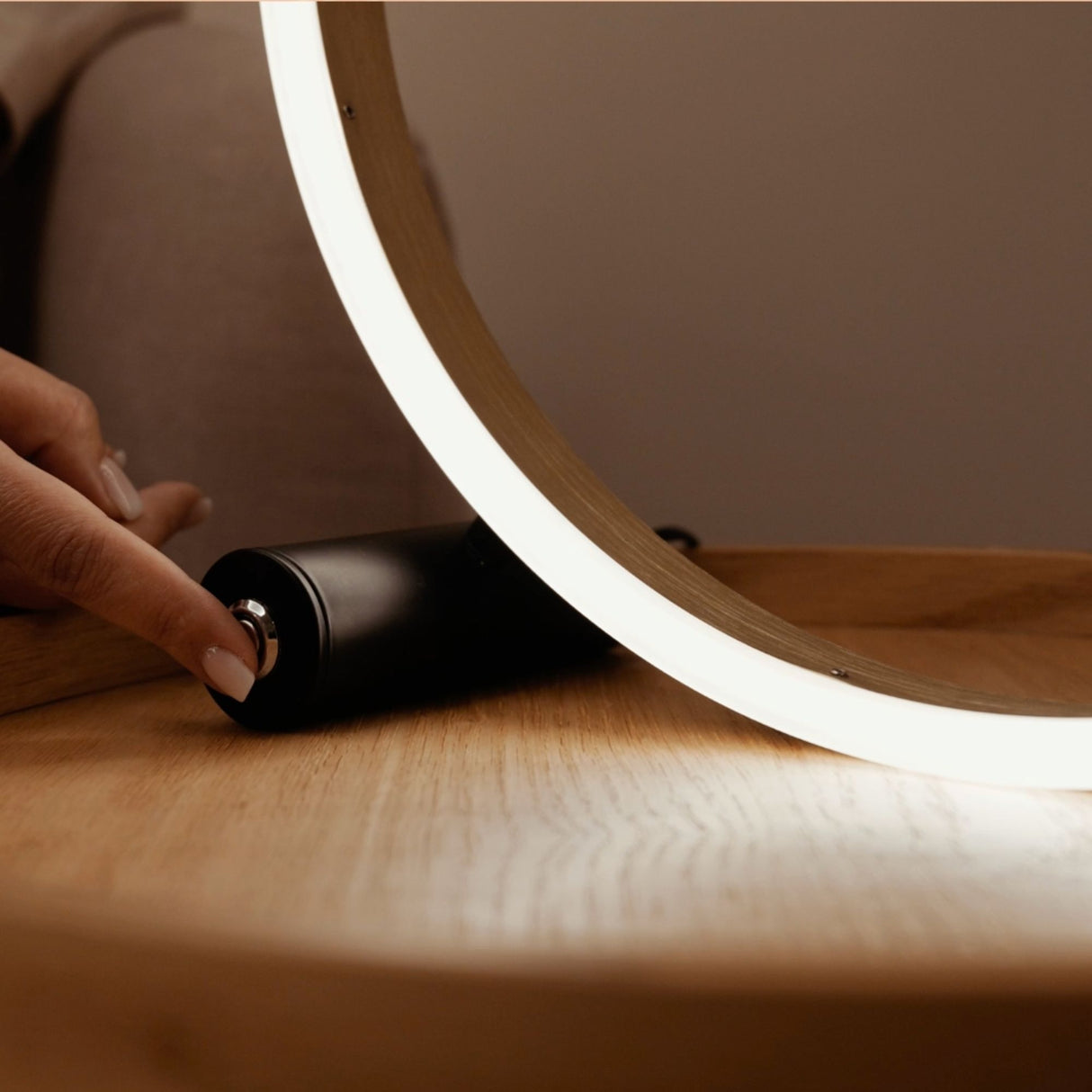s.luce LED-ringtischlampe Direkte eller indirekte