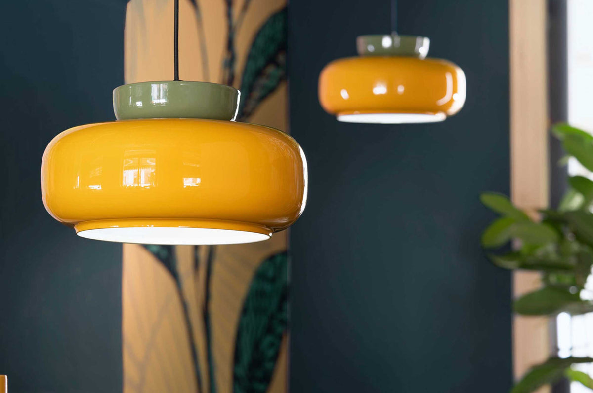 Moderne gelbe Designer-Pendelleuchten als stilvolle Innenraumbeleuchtung