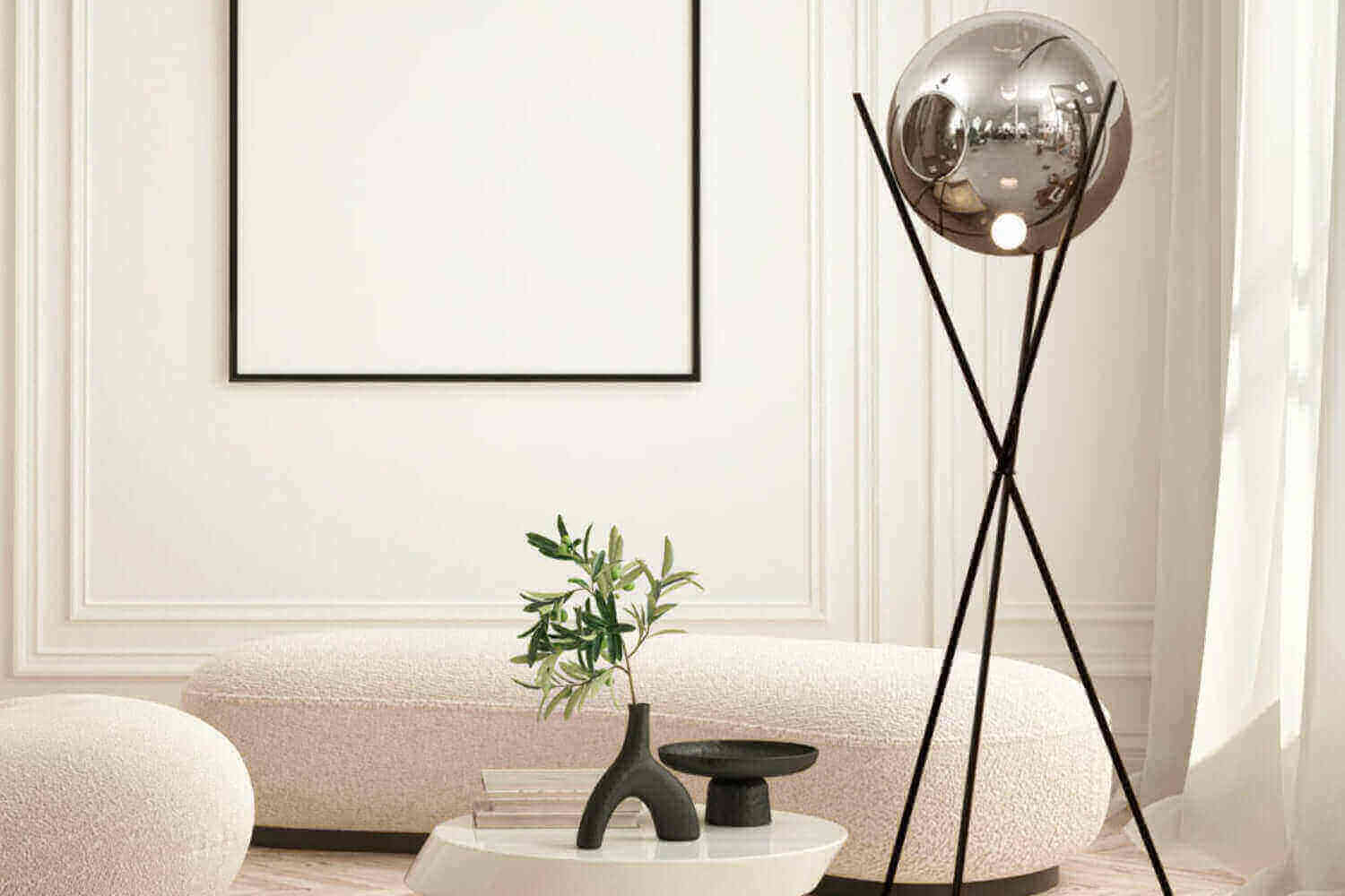 Stilvolles Wohnzimmer mit einer modernen Stehlampe, minimalistischen Möbeln und frischen Pflanzen.