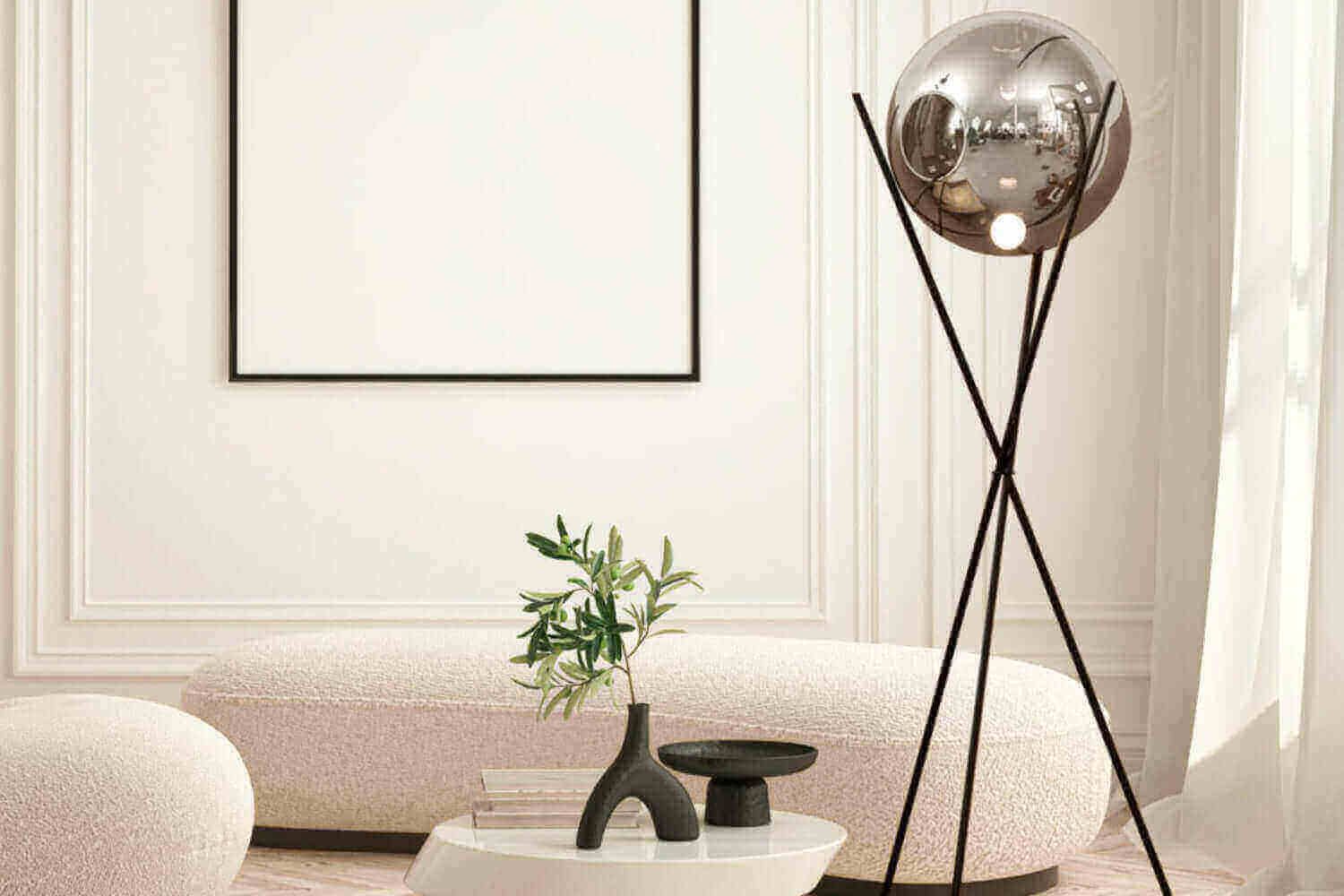 Stilvolles Wohnzimmer mit einer modernen Stehlampe, minimalistischen Möbeln und frischen Pflanzen.