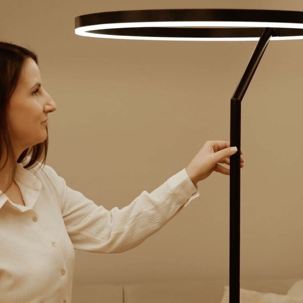 s.luce Ring LED-Stehleuchte Ø 60cm mit Touchdimmer