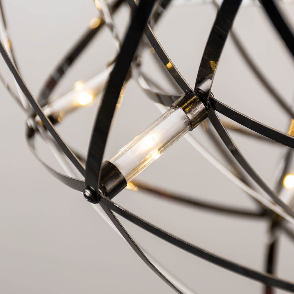 Detailansicht der s.luce Atom LED-Hängeleuchte Dimmbar mit modernem Design und schimmerndem Licht.