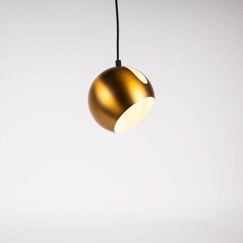 s.luce Lâmpada de galeria Ball com cúpula rotativa e intercambiável, suspensão de 5m em cor dourada.