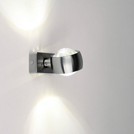 s.luce Beam Wandleuchte Up&Down mit Linsen in modernem Design, glänzende Metalloberfläche und einzigartige Lichtwirkung.