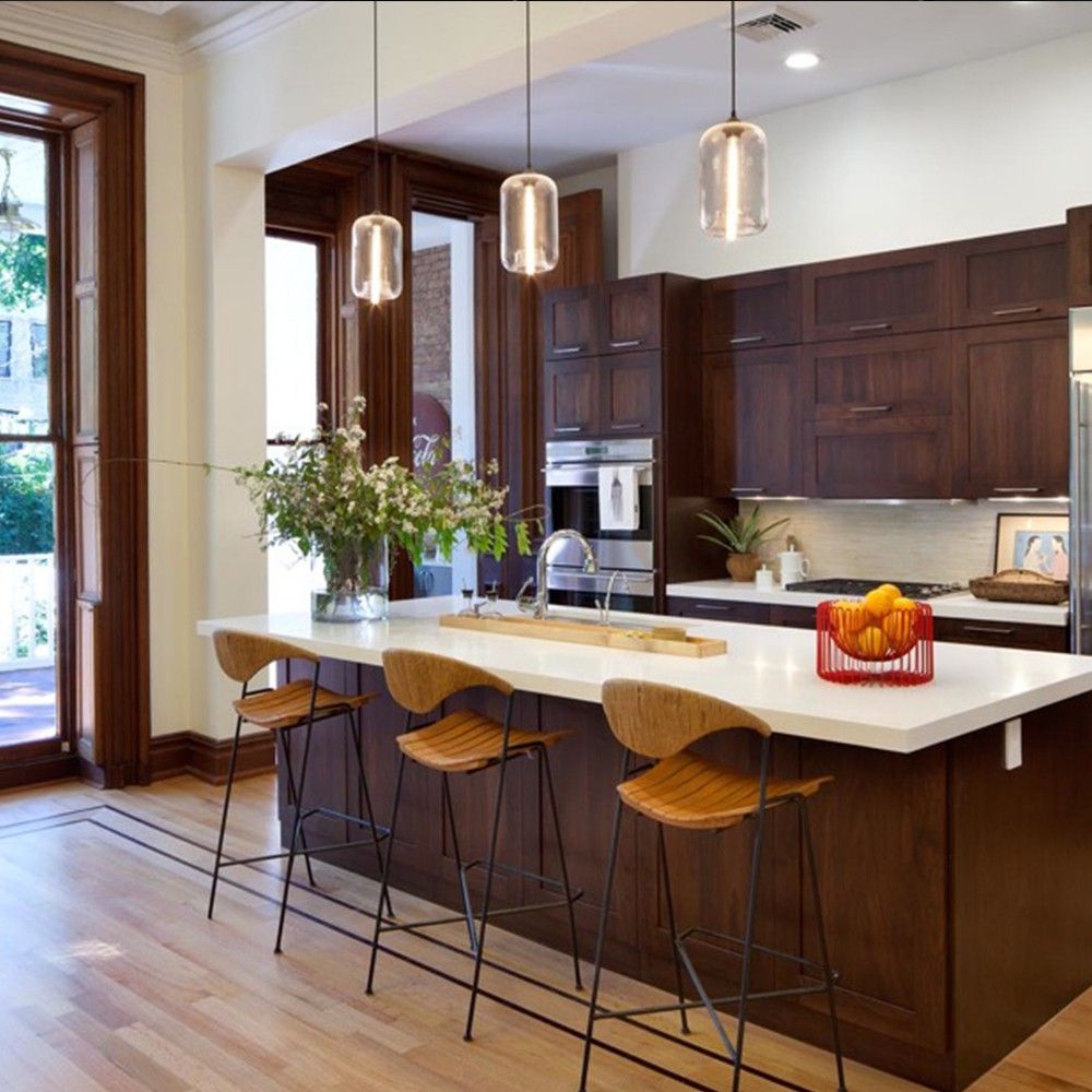 s.luce Cruet Galerie-pendellampa i glas extra lång 5m i ett modernt kök över en elegant ö.