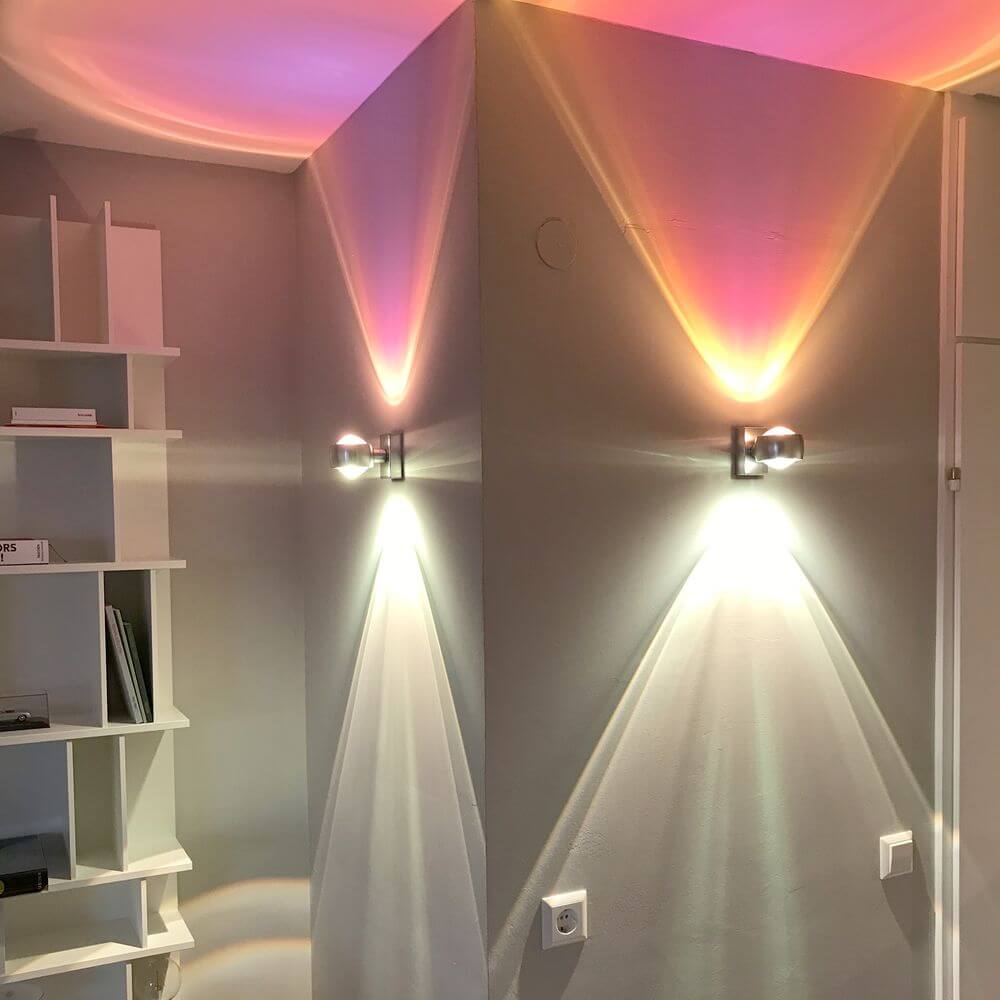 Beam Wandleuchte mit s.luce Farbfilter Multicolor, aufregende Lichteffekte an der Wand.