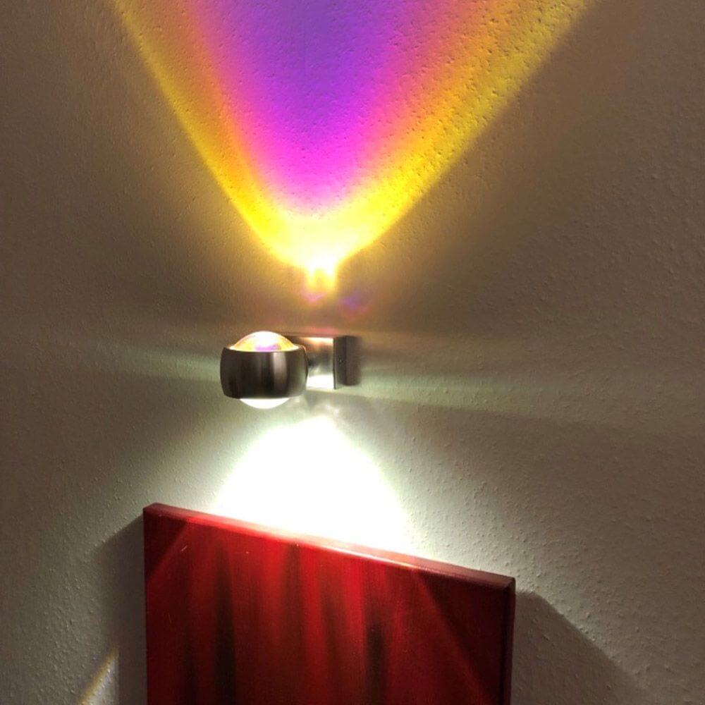 s.luce Farbfilter Multicolor für Beam Wandleuchte mit bunten Lichteffekten an der Wand.