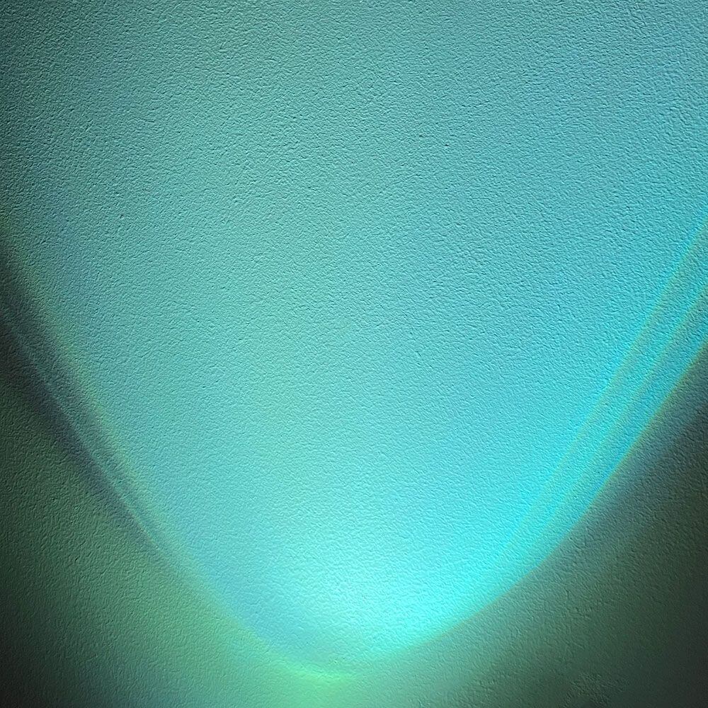 s.luce Farbfilter passend zur Beam-Serie in sanften Blau- und Grüntönen auf einer Wand.