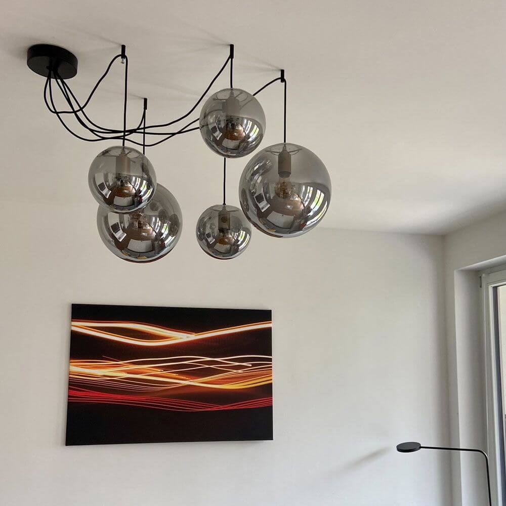 s.luce Modular Mehrfach-Baldachin 1-6 Ausgänge Ø 15cm mit modernen Leuchten im Wohnraum.