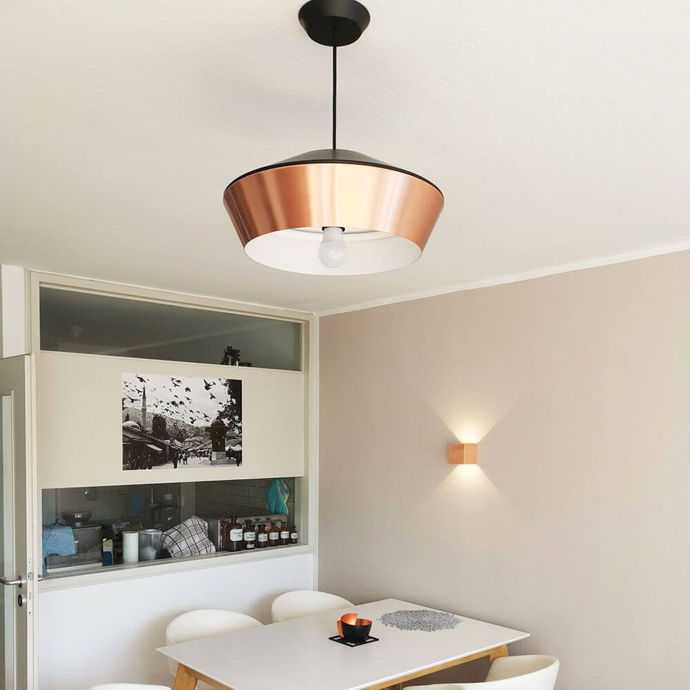 s.luce SkaDa LED Pendellampe Metallschirm in modernem Essbereich mit eleganter Lichtwirkung