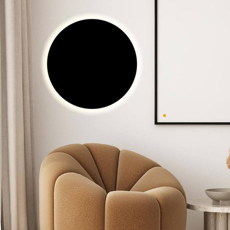 s.luce Lampe murale LED indirecte Cloud & plafonnier sur un mur clair, combinée avec un intérieur moderne.