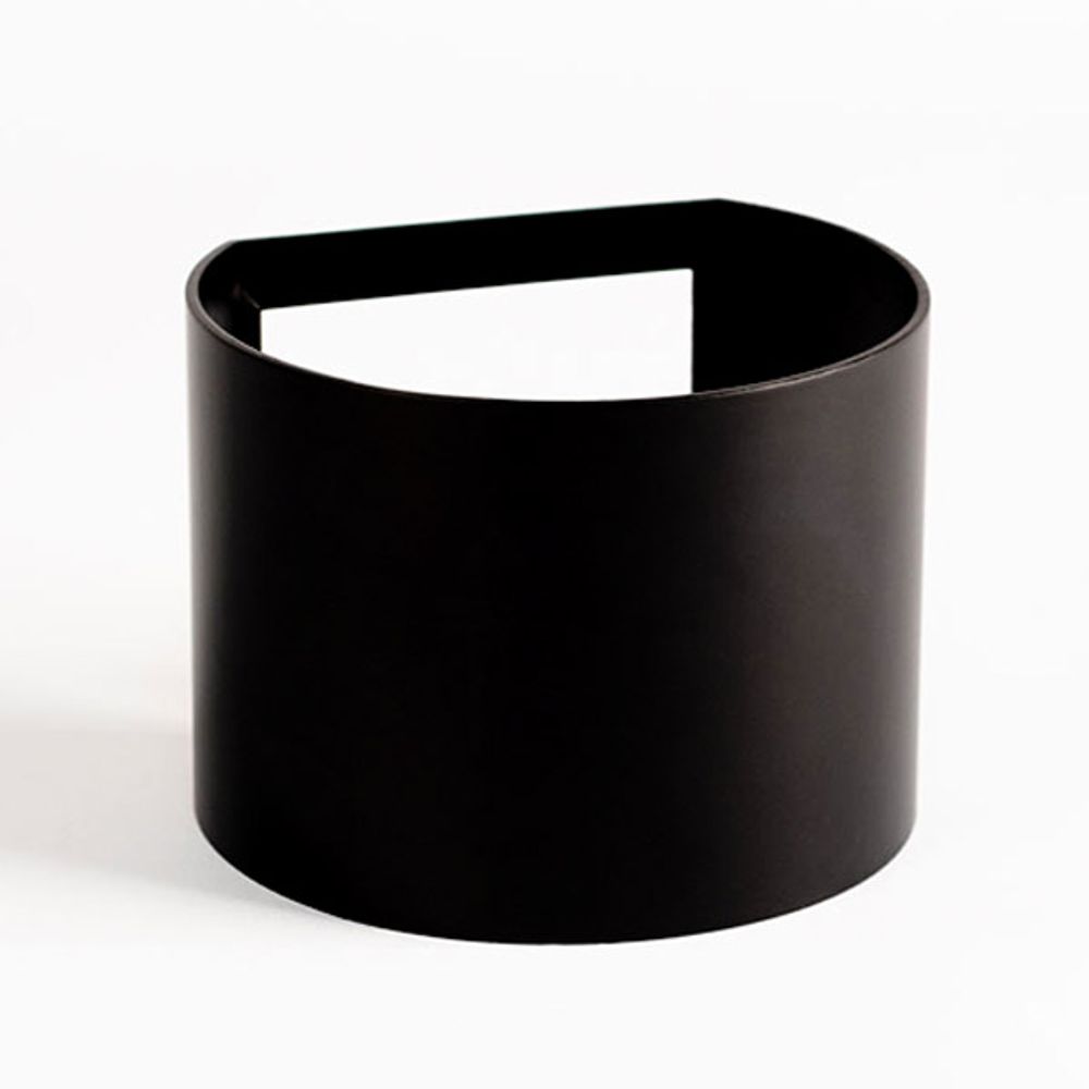 Schwarze Abdeckung für die Ixa LED-Wandleuchte, modulare Anpassung für individuelles Design.