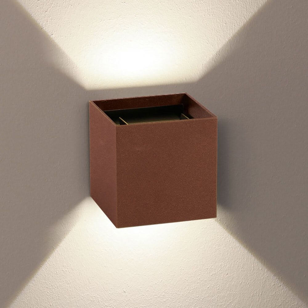 s.luce Ixa LED Wandlampe mit Bewegungsmelder in eleganter quadratischer Form und warmem Licht