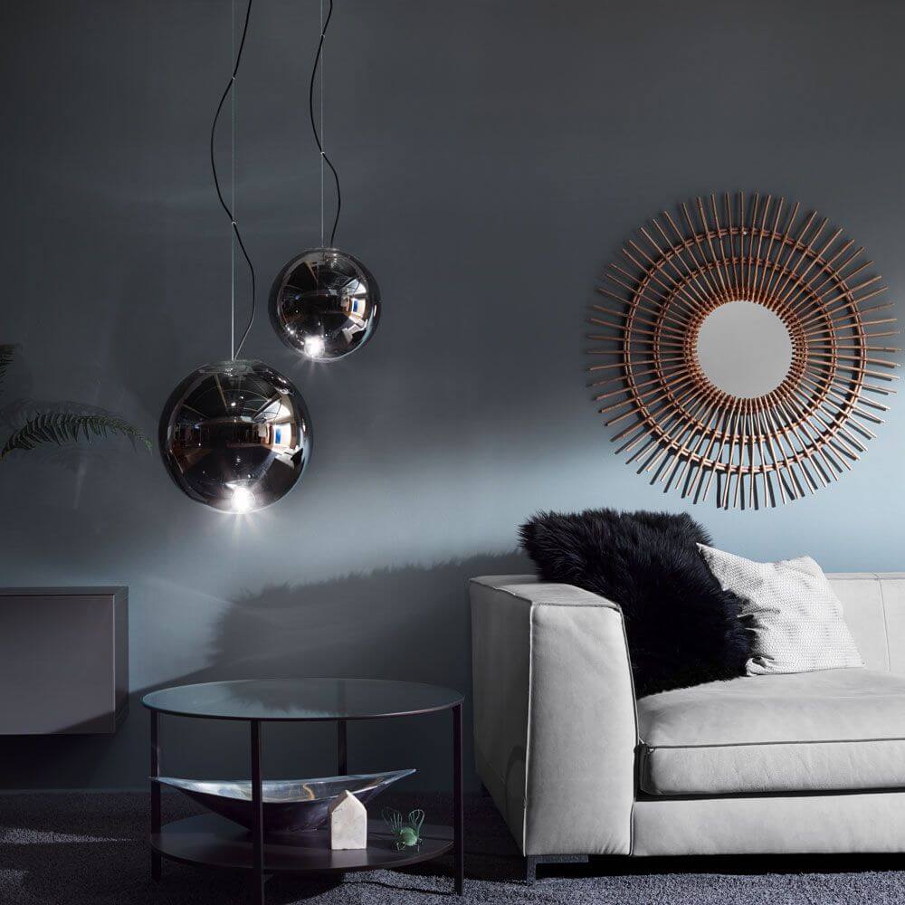s.luce Sphere Pendelleuchte Glaskugel unterstreicht modernes Wohndesign mit elegantem Licht.