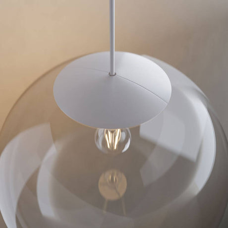 s.luce Abdeckung für Orb Glaskugel in elegantem Weiß, minimalistisch und stilvoll.