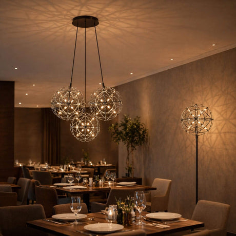 s.luce Atom Cluster LED Mehrfach-Pendelleuchte 3-flammig im modernen Restaurant mit stilvollem Ambiente.