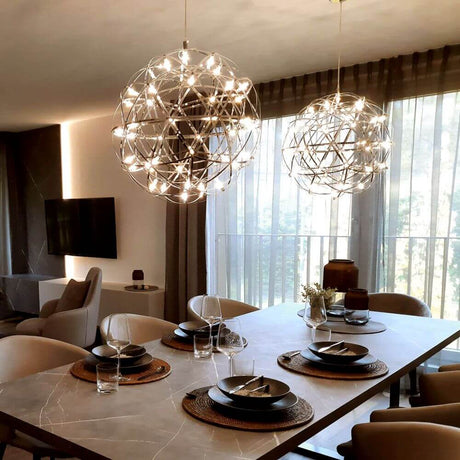 s.luce Atom LED-Hängeleuchte Dimmbar in modernem Esszimmer mit stilvollem Lichtdesign.