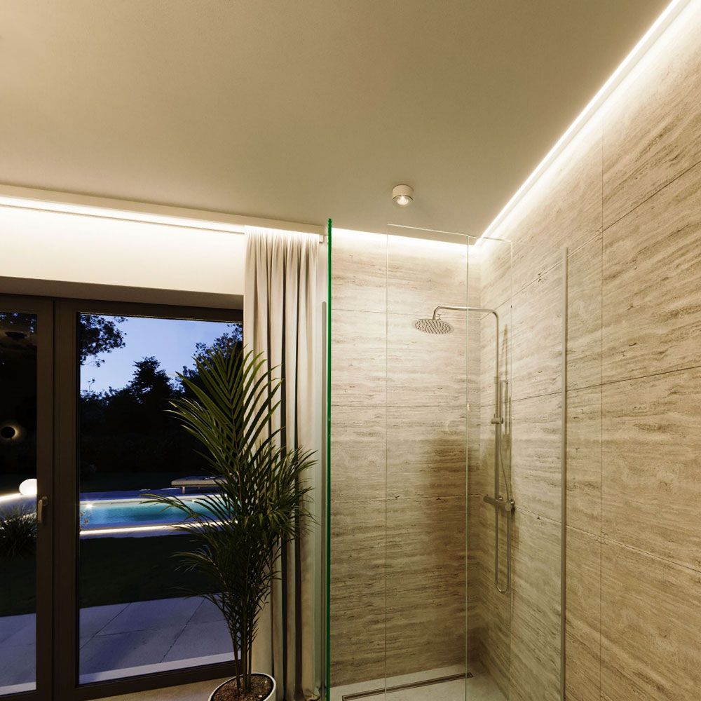 s.luce Aura 5m LED-Strip 14w/m 1400lm/m CRI 95 in moderner Dusche mit sanfter Beleuchtung