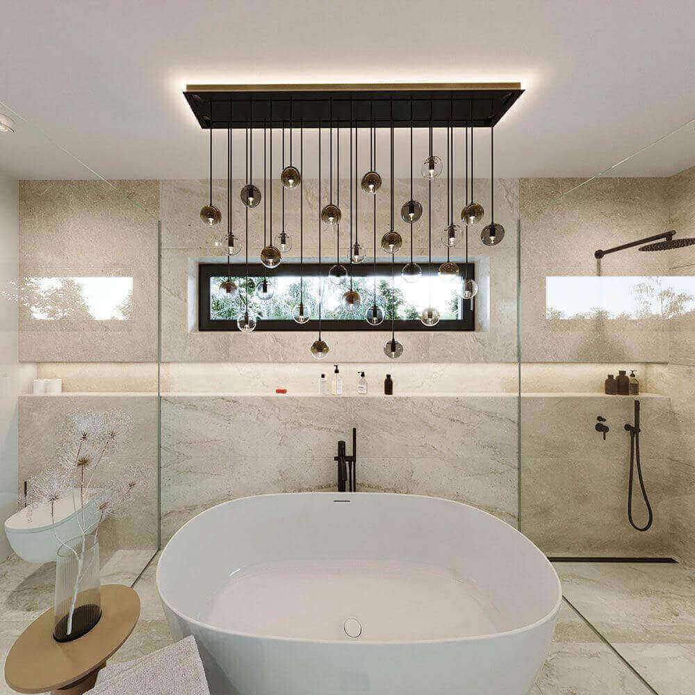 Modernes Badezimmer mit freistehender Badewanne und stilvollen Pendelleuchten über dem Waschbereich.