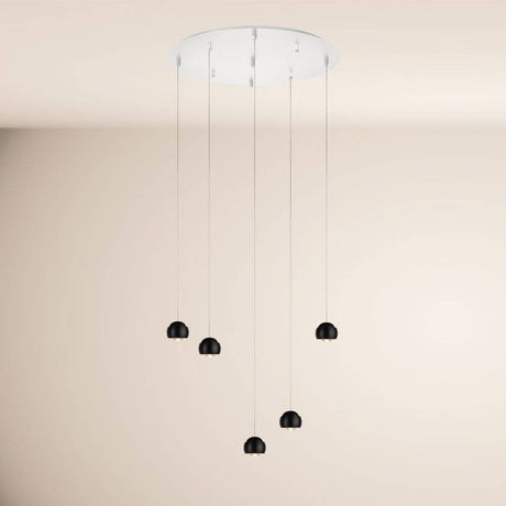 s.luce Beam LED Pendelleuchte 3- oder 5-flammig Modular Baldachin in elegantem Design mit schwarzen Lampenschirmen.