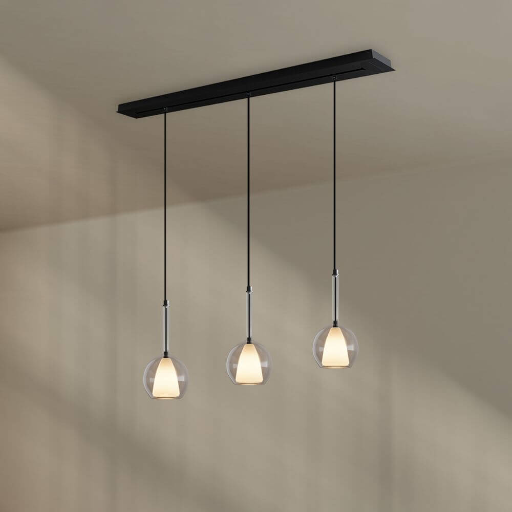s.luce Belluna Esstisch-Pendelleuchte 3-flammig 120cm mit elegantem Design und mundgeblasenem Glas.
