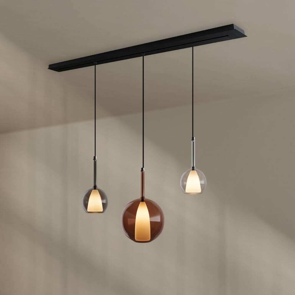 s.luce Belluna Esstischleuchte 3-flammig 160cm Baldachin mit drei Pendeln aus Glas in Cognac und klar.